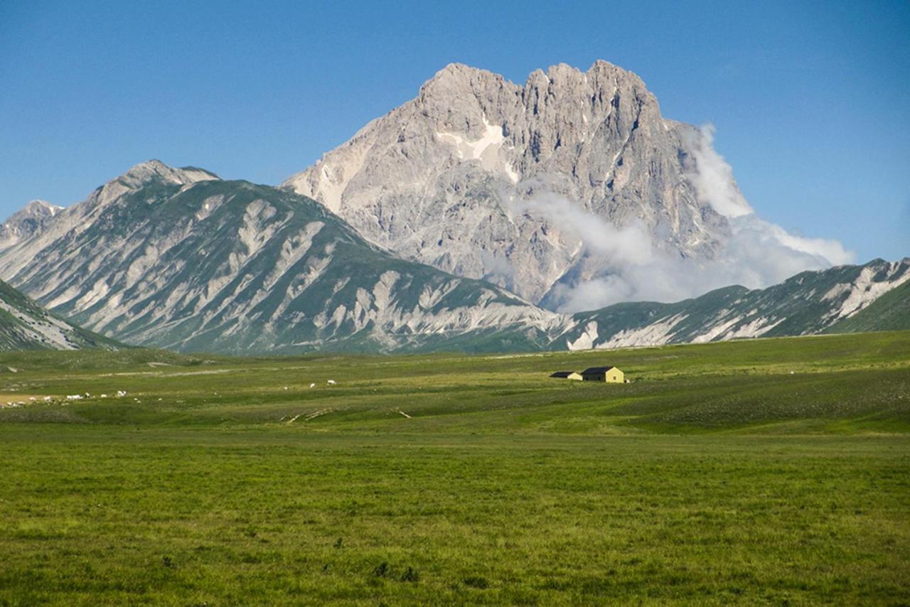 Complesso Turistico Aurora - Camere B&B Poggio Picenze Exteriör bild