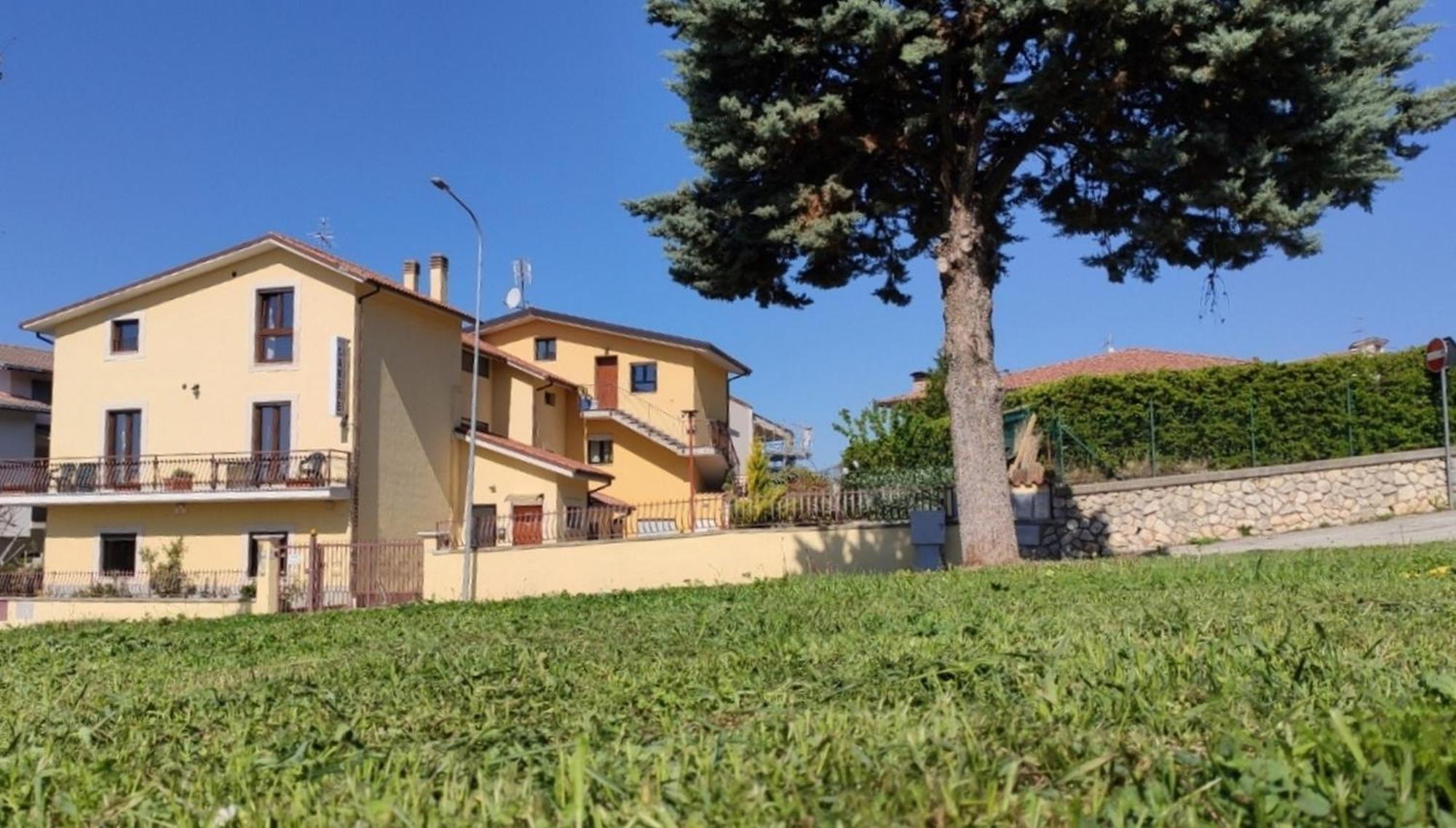 Complesso Turistico Aurora - Camere B&B Poggio Picenze Exteriör bild
