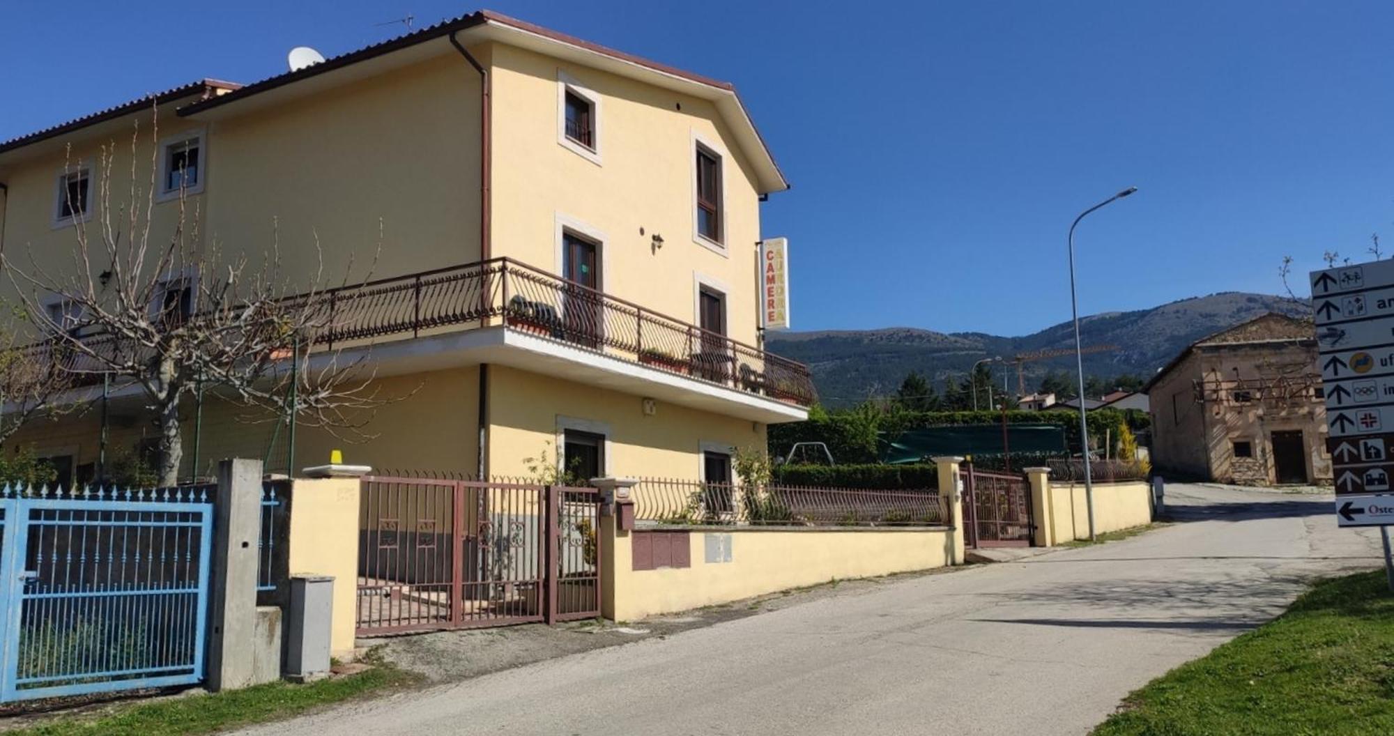 Complesso Turistico Aurora - Camere B&B Poggio Picenze Exteriör bild