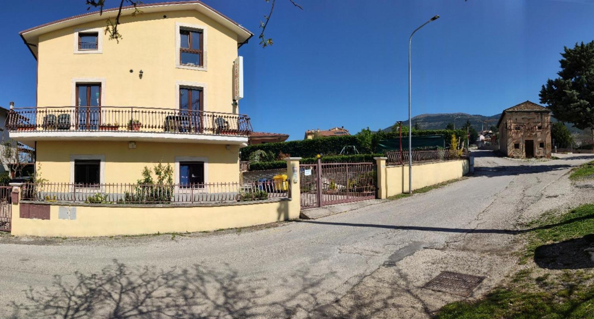 Complesso Turistico Aurora - Camere B&B Poggio Picenze Exteriör bild