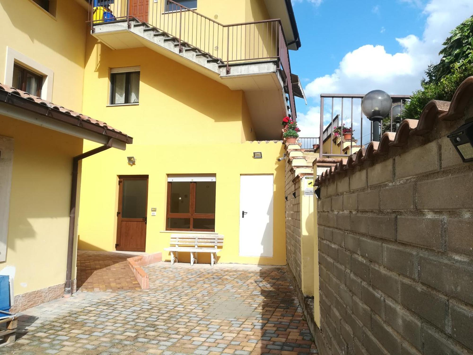 Complesso Turistico Aurora - Camere B&B Poggio Picenze Exteriör bild